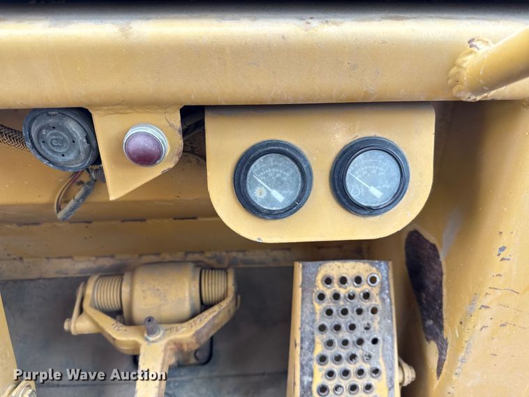 image for item EN0339 1990 Caterpillar 973 track loader