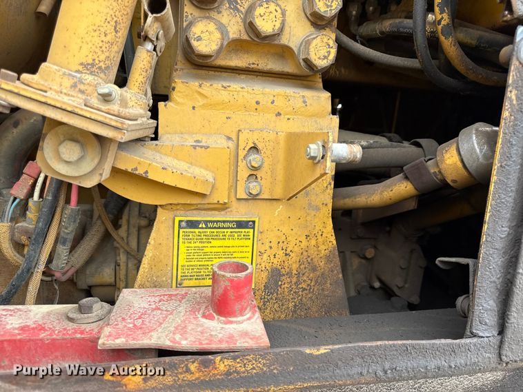 image for item EN0339 1990 Caterpillar 973 track loader