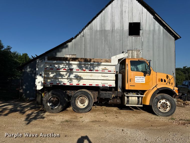 image for item EN0391 2005 Sterling LT7500 dump truck