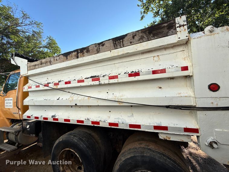 image for item EN0391 2005 Sterling LT7500 dump truck