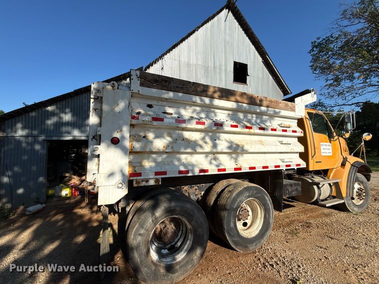 image for item EN0391 2005 Sterling LT7500 dump truck