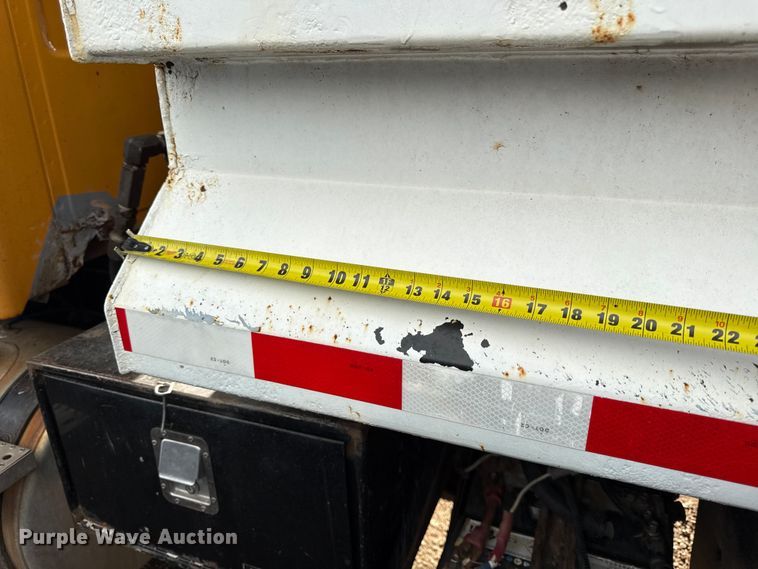 image for item EN0391 2005 Sterling LT7500 dump truck