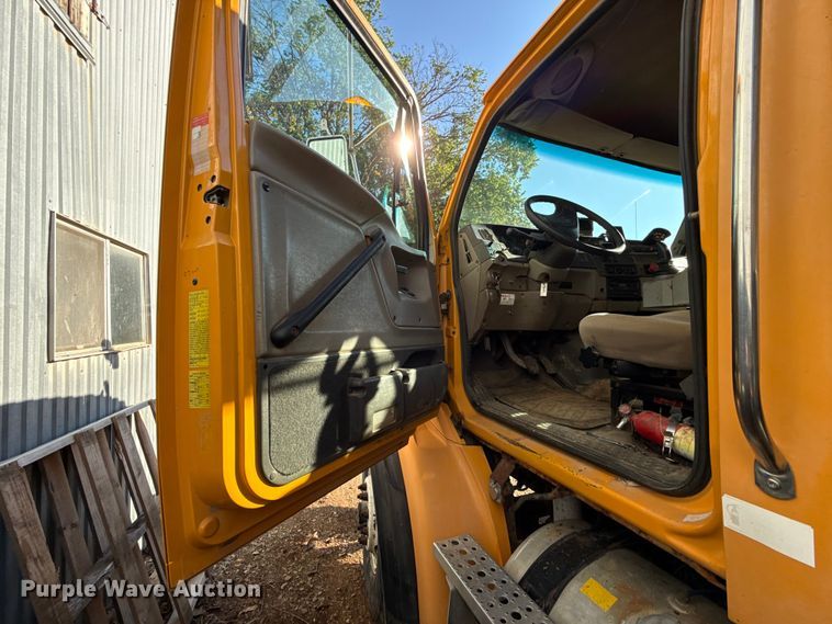image for item EN0391 2005 Sterling LT7500 dump truck