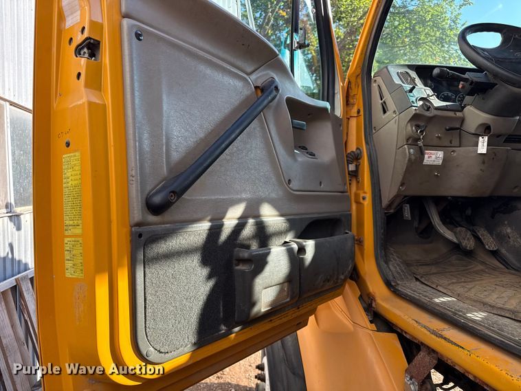 image for item EN0391 2005 Sterling LT7500 dump truck