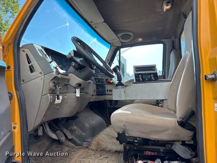 image for item EN0391 2005 Sterling LT7500 dump truck