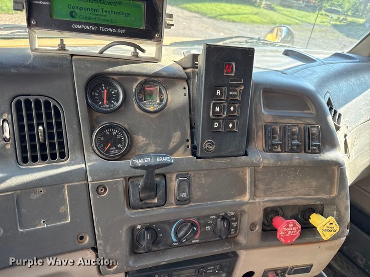 image for item EN0391 2005 Sterling LT7500 dump truck