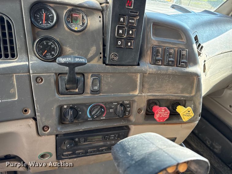 image for item EN0391 2005 Sterling LT7500 dump truck