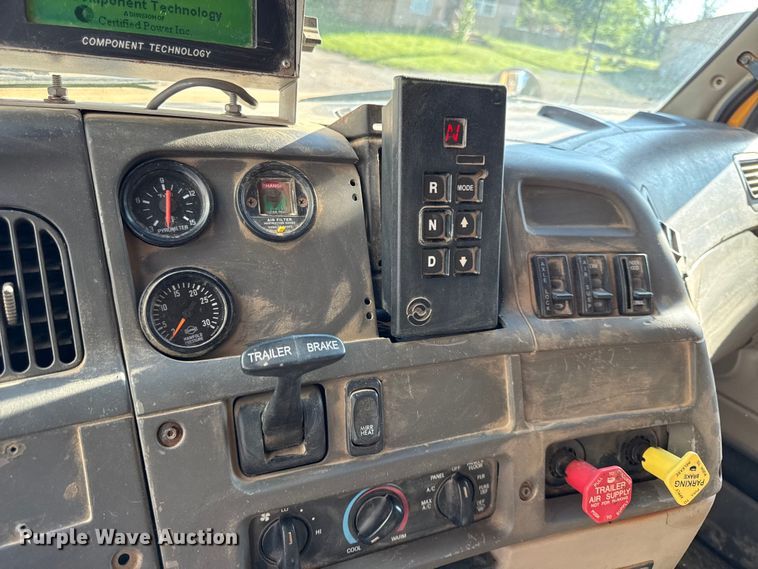 image for item EN0391 2005 Sterling LT7500 dump truck