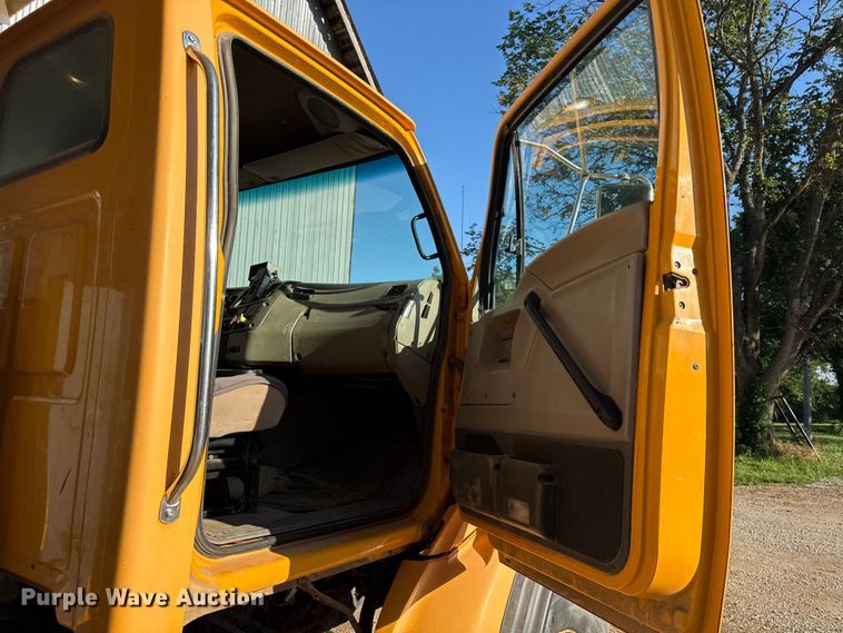 image for item EN0391 2005 Sterling LT7500 dump truck