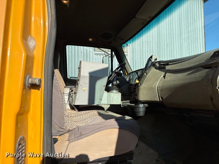 image for item EN0391 2005 Sterling LT7500 dump truck