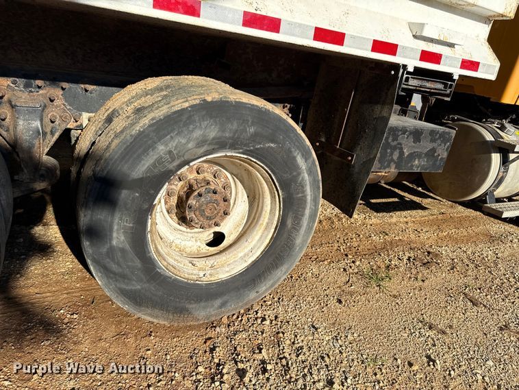 image for item EN0391 2005 Sterling LT7500 dump truck