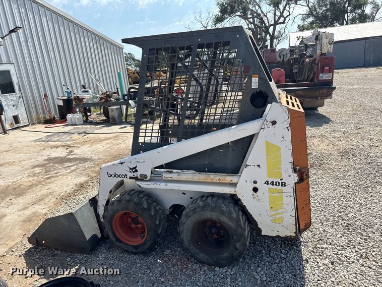 image for item EN0393 1995 Bobcat 440B skid steer loader