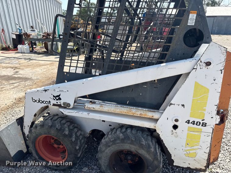 image for item EN0393 1995 Bobcat 440B skid steer loader