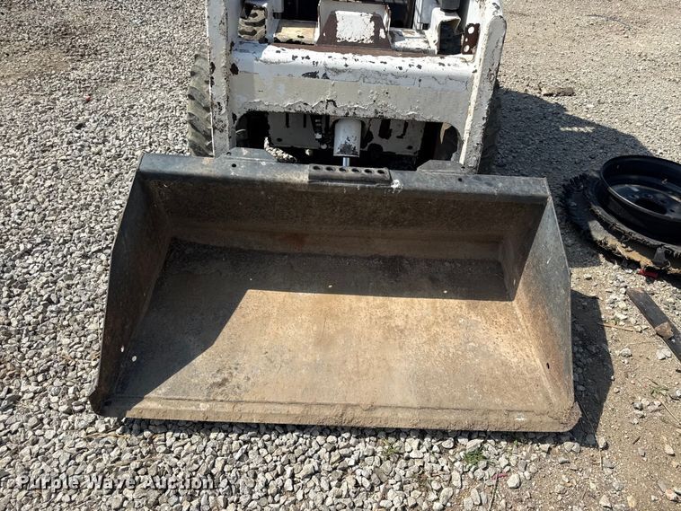 image for item EN0393 1995 Bobcat 440B skid steer loader
