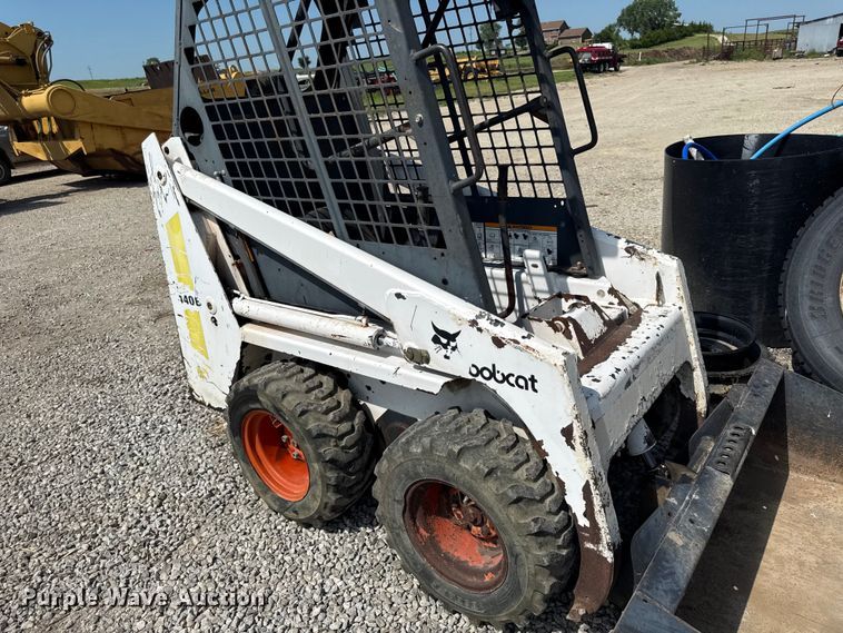 image for item EN0393 1995 Bobcat 440B skid steer loader