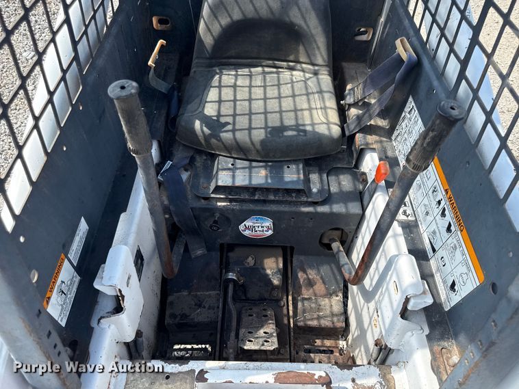 image for item EN0393 1995 Bobcat 440B skid steer loader