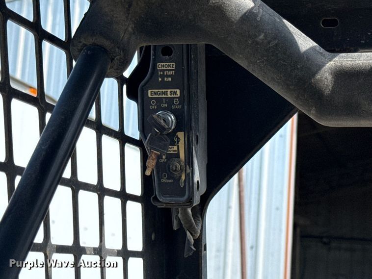 image for item EN0393 1995 Bobcat 440B skid steer loader