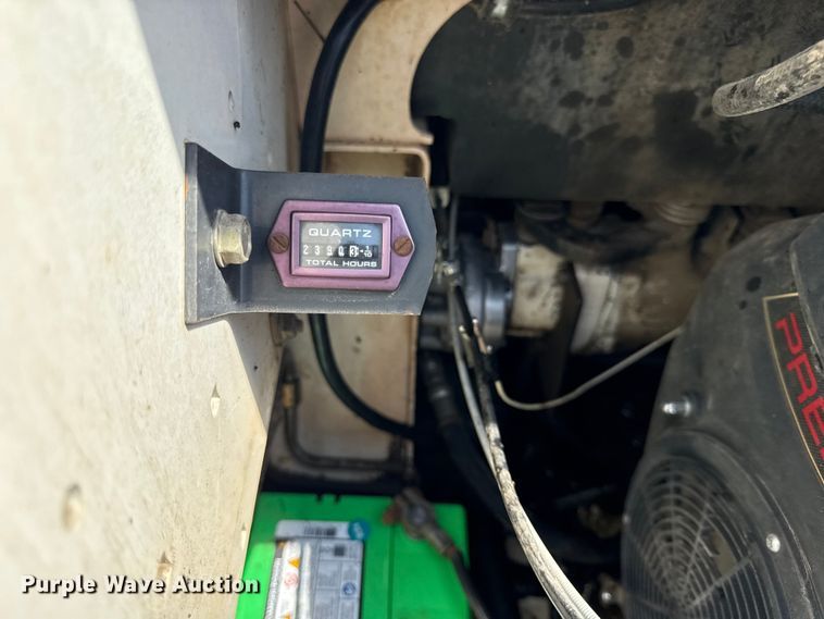 image for item EN0393 1995 Bobcat 440B skid steer loader