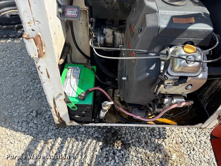 image for item EN0393 1995 Bobcat 440B skid steer loader