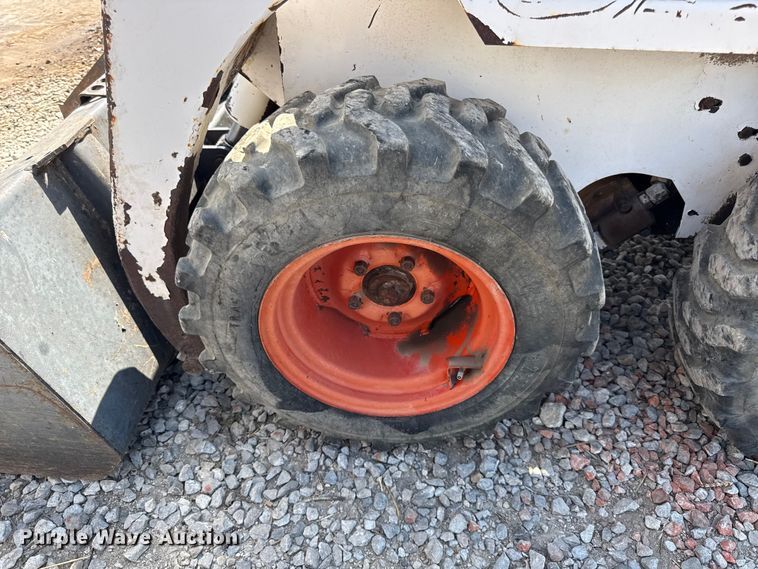 image for item EN0393 1995 Bobcat 440B skid steer loader