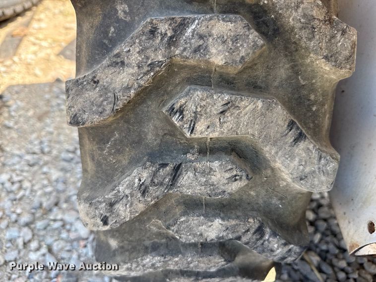 image for item EN0393 1995 Bobcat 440B skid steer loader