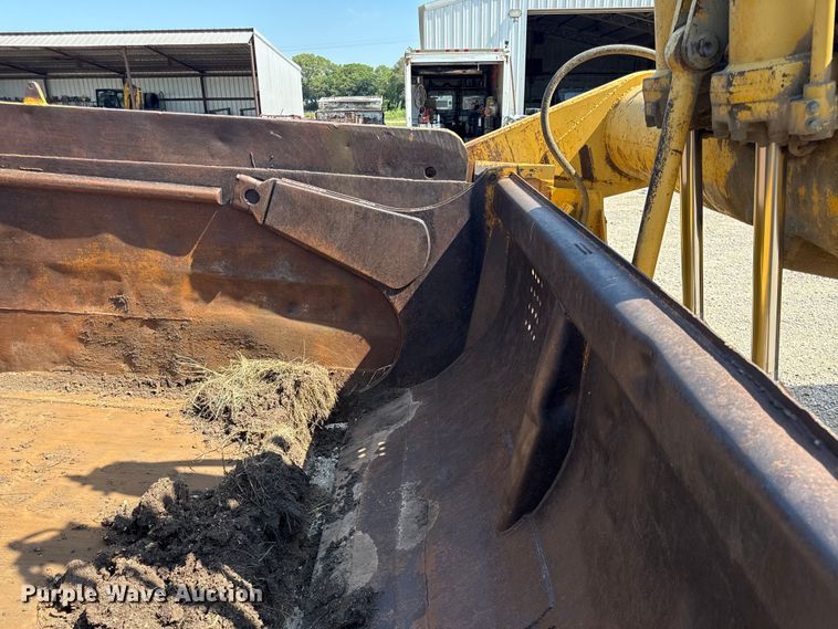 image for item EN0394 1974 Caterpillar 621B conventional scraper 