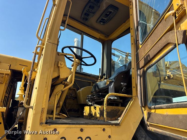 image for item EN0394 1974 Caterpillar 621B conventional scraper 