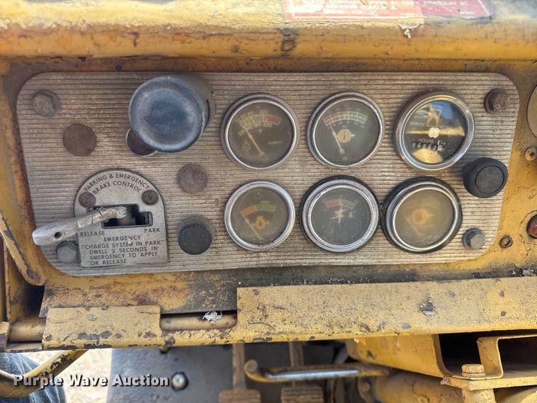 image for item EN0394 1974 Caterpillar 621B conventional scraper 