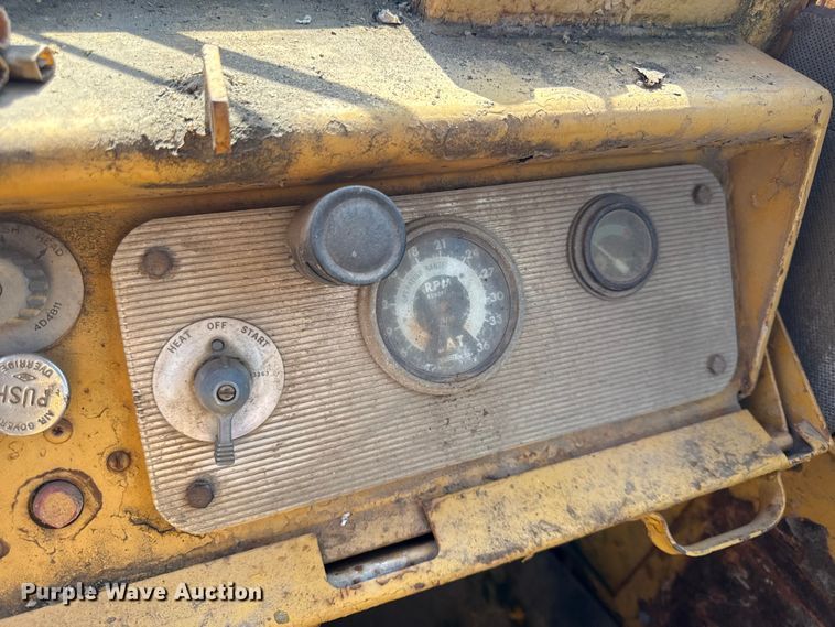 image for item EN0394 1974 Caterpillar 621B conventional scraper 