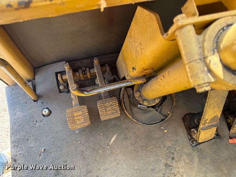 image for item EN0394 1974 Caterpillar 621B conventional scraper 