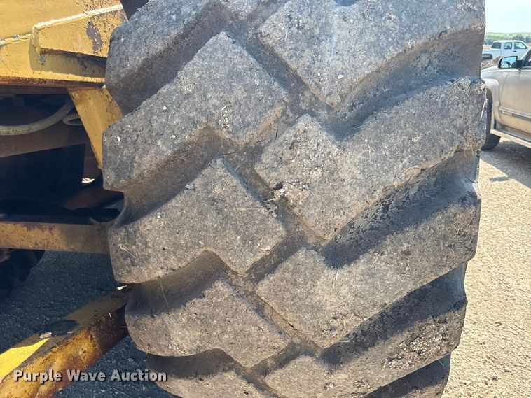 image for item EN0394 1974 Caterpillar 621B conventional scraper 