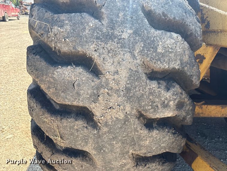 image for item EN0394 1974 Caterpillar 621B conventional scraper 