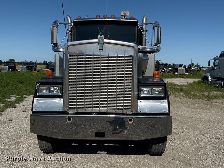 image for item EN0418 1985 Kenworth W900 dump truck