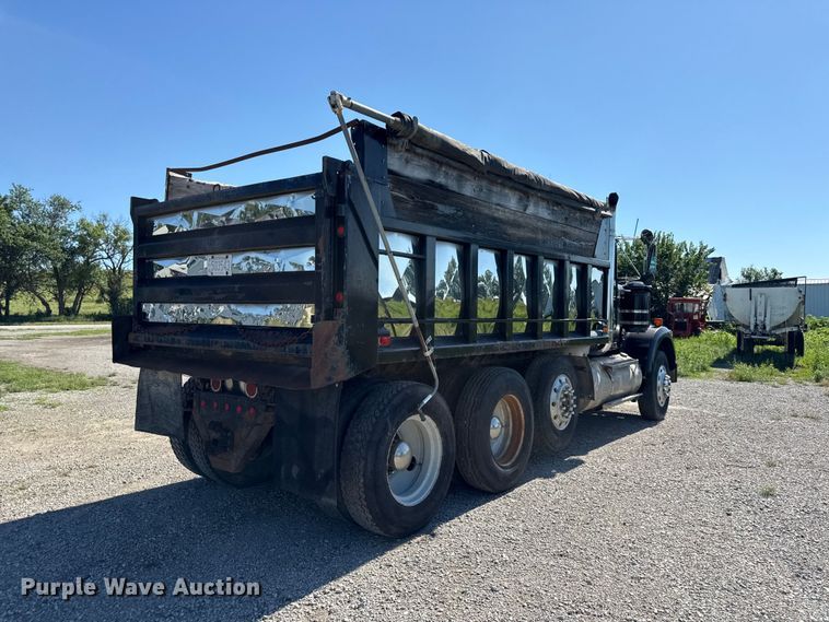 image for item EN0418 1985 Kenworth W900 dump truck
