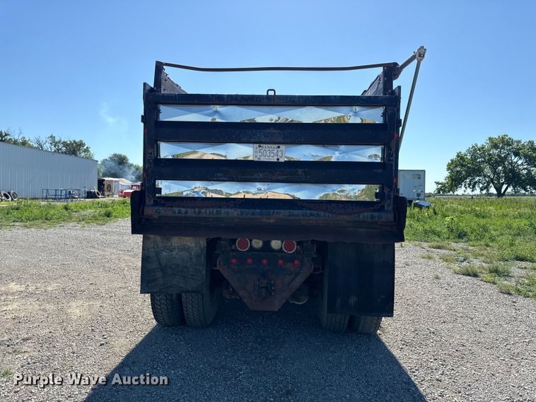 image for item EN0418 1985 Kenworth W900 dump truck