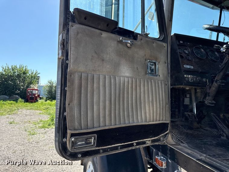 image for item EN0418 1985 Kenworth W900 dump truck