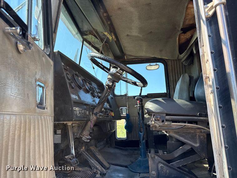 image for item EN0418 1985 Kenworth W900 dump truck