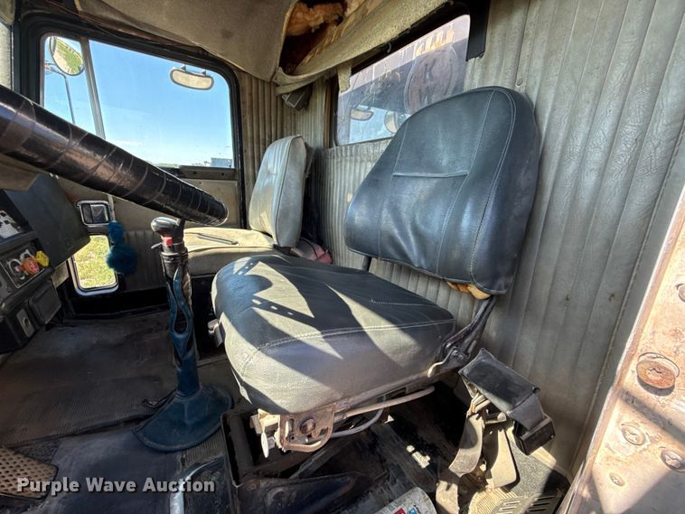 image for item EN0418 1985 Kenworth W900 dump truck