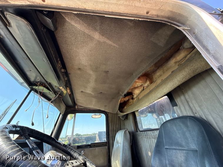 image for item EN0418 1985 Kenworth W900 dump truck