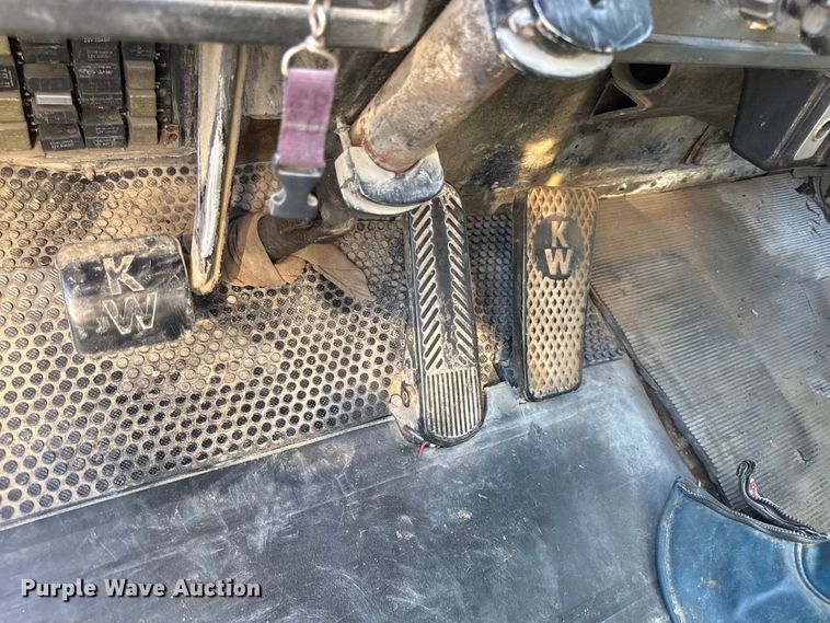 image for item EN0418 1985 Kenworth W900 dump truck