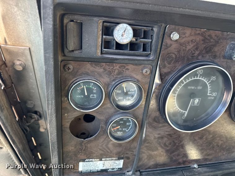 image for item EN0418 1985 Kenworth W900 dump truck