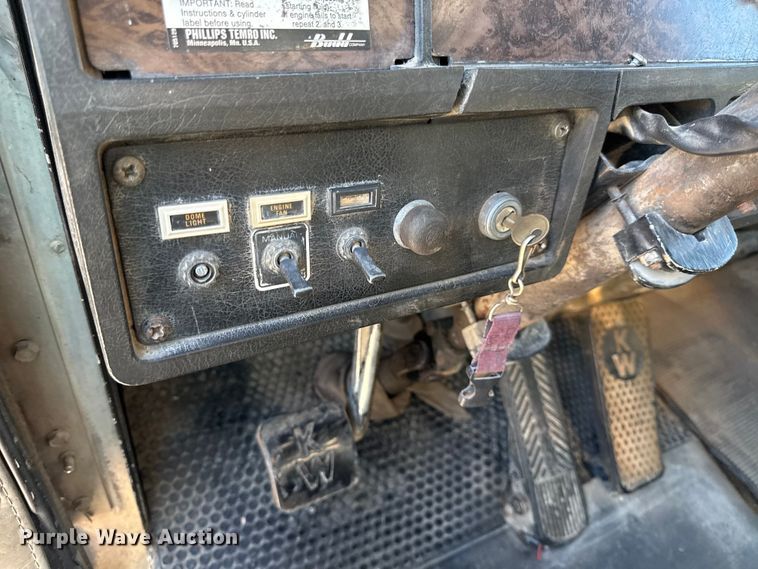 image for item EN0418 1985 Kenworth W900 dump truck