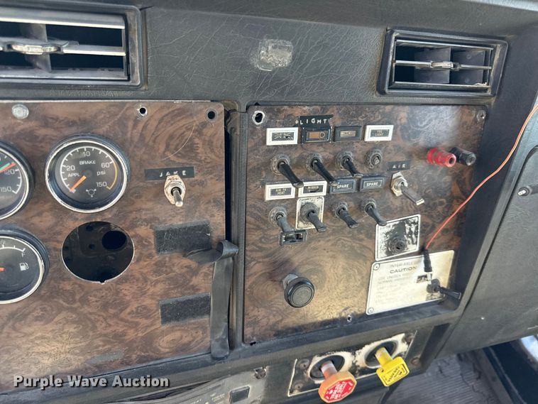 image for item EN0418 1985 Kenworth W900 dump truck