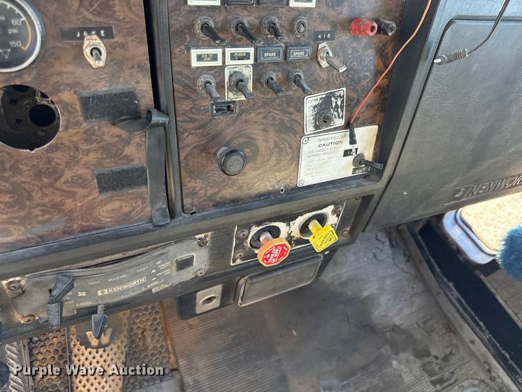 image for item EN0418 1985 Kenworth W900 dump truck