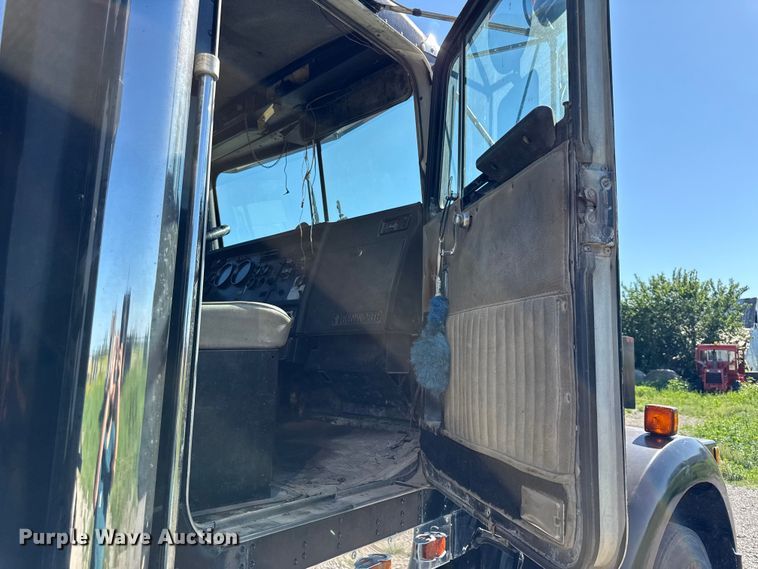 image for item EN0418 1985 Kenworth W900 dump truck