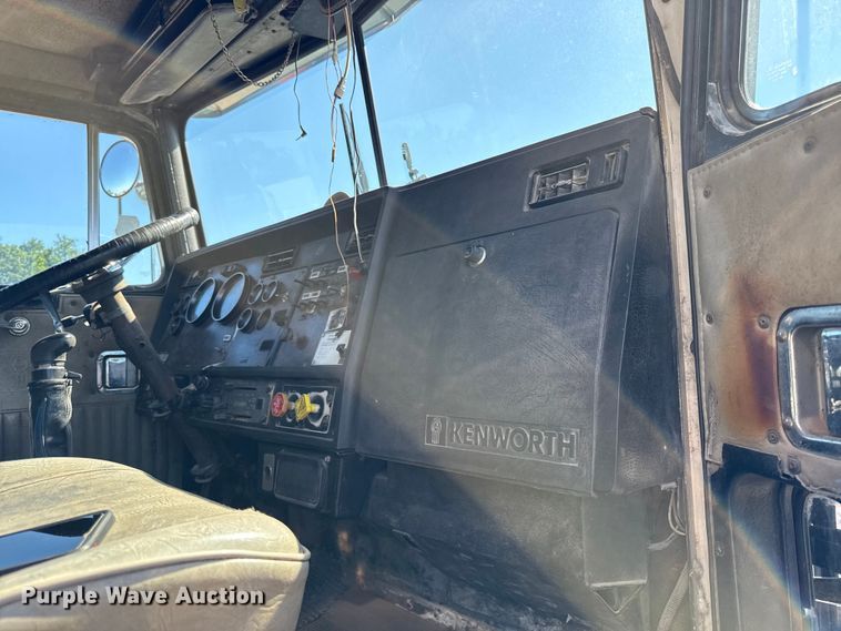 image for item EN0418 1985 Kenworth W900 dump truck