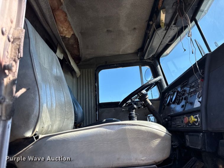 image for item EN0418 1985 Kenworth W900 dump truck