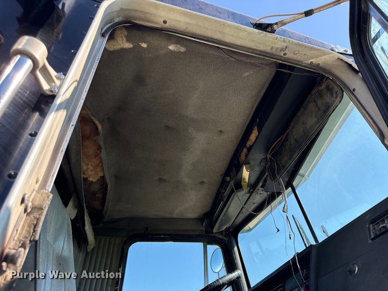 image for item EN0418 1985 Kenworth W900 dump truck
