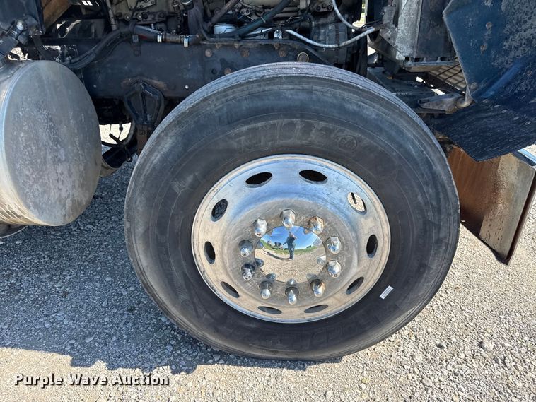 image for item EN0418 1985 Kenworth W900 dump truck