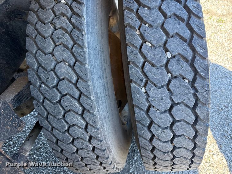 image for item EN0418 1985 Kenworth W900 dump truck